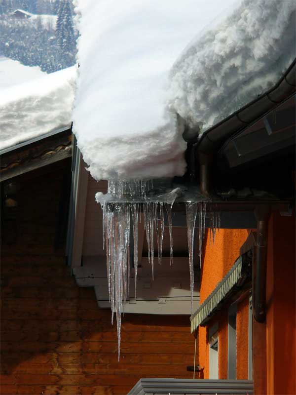 Антиобледенительные кабели растапливают снег и лед